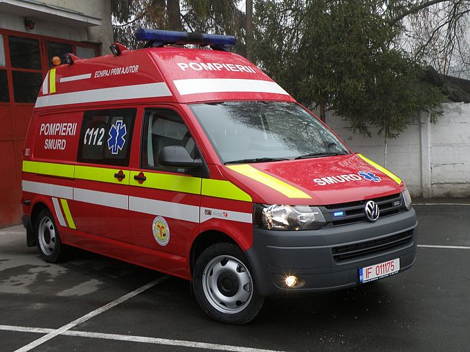 O ambulanţă SMURD, achiziţionată printr-un parteneriat public-privat, a intrat în dotarea ISU Covasna
