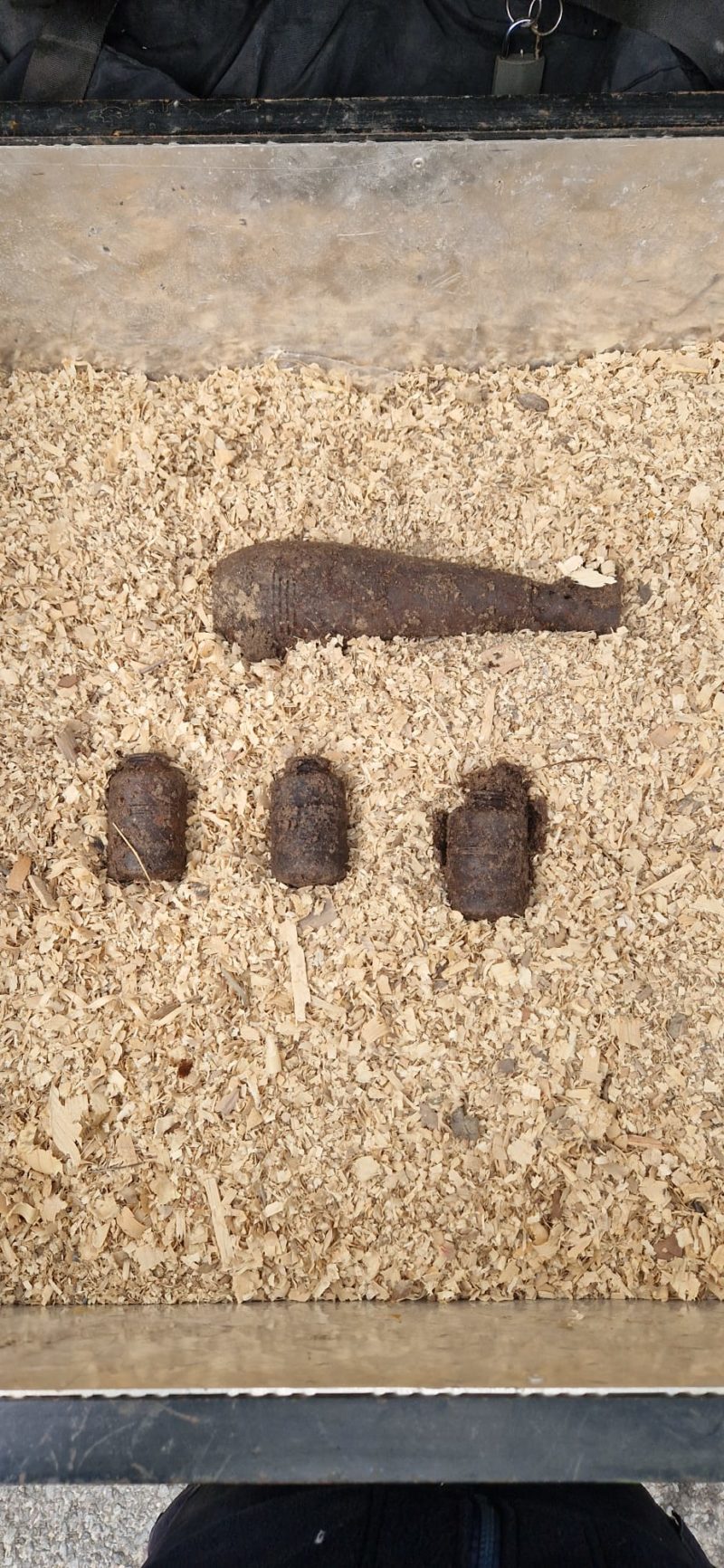 Elemente de muniţie neexplodate, găsite la Băile Tuşnad de detectorişti autorizaţi