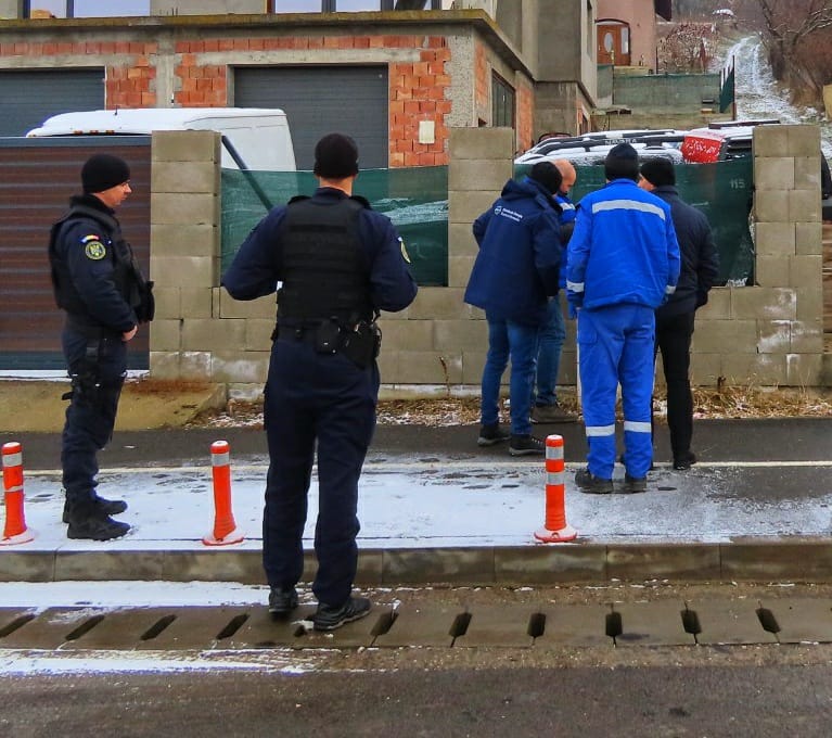 Racordări ilegale la rețeaua de electricitate, sancționate de jandarmii mureșeni