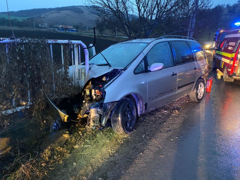 Șase persoane rănite într-un accident rutier produs în localitatea mureșeană Lechința Șase persoane rănite într-un accident rutier produs în localitatea mureșeană Lechința