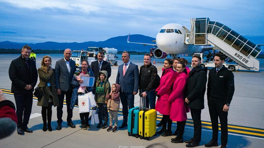 Pasagerul cu numarul 100.000 a aterizat, ieri, la Aeroportul Internațional Brașov Pasagerul cu numarul 100.000 a aterizat, ieri, la Aeroportul Internațional Brașov