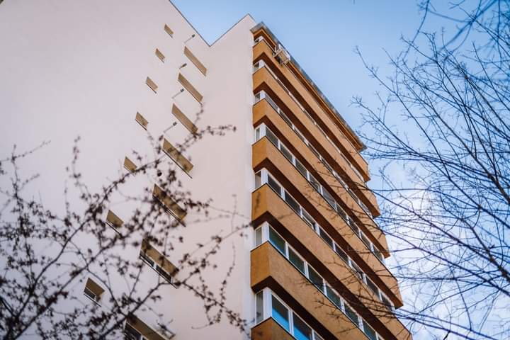 Majorarea impozitului pe locuinţe se amână până la 1 ianuarie 2026