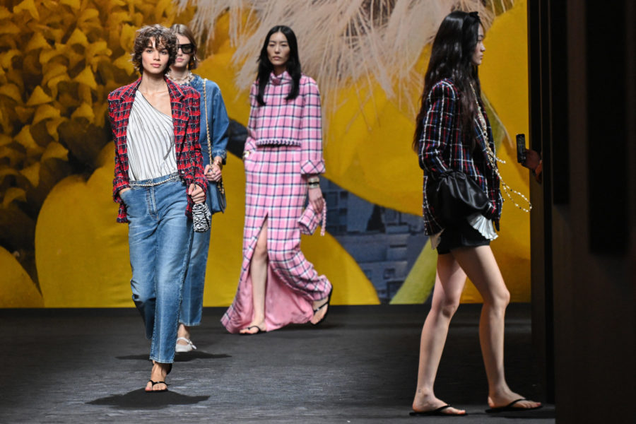 Parlamentul francez votează pentru limitarea “fast fashion”