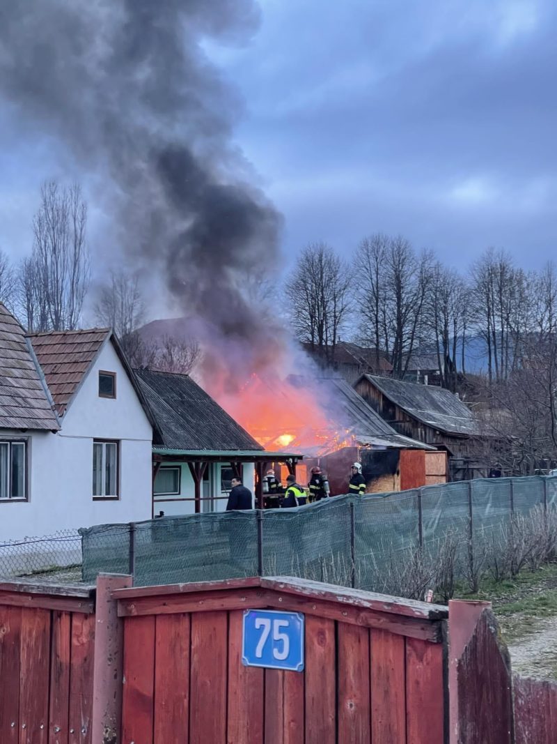 Incendiu violent, în această dimineață, în Miercurea Ciuc