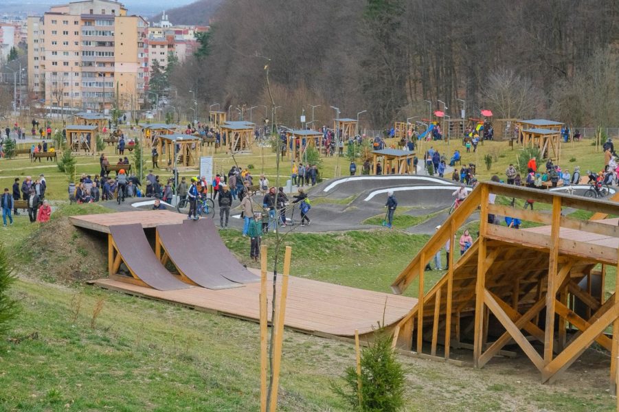 Parc de 1,6 hectare amenajat cu fonduri europene, deschis la Braşov