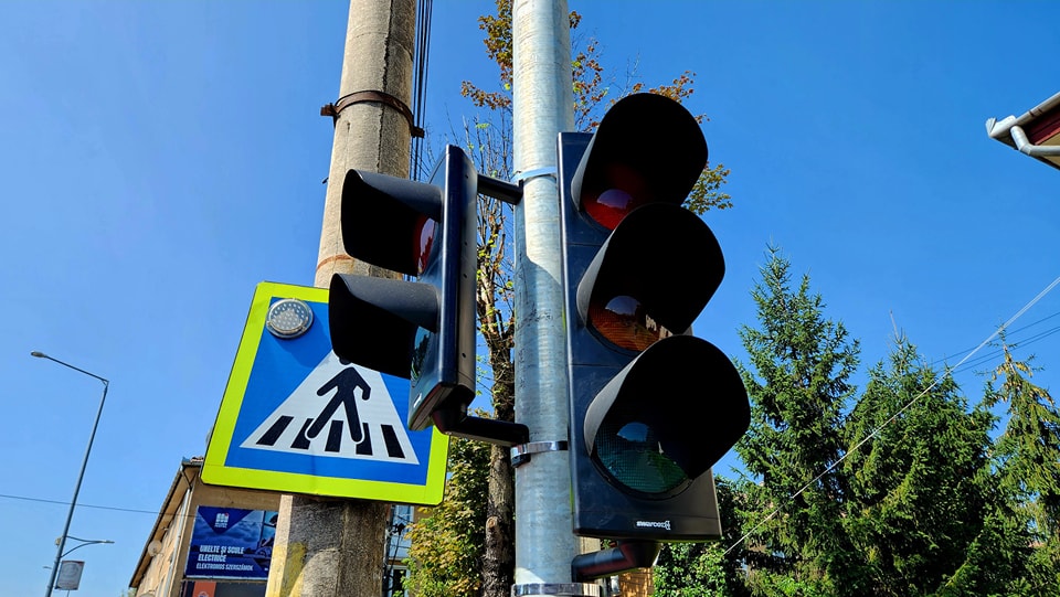 Sistemul de semaforizare inteligentă are nevoie de 2 luni pentru a ”învăța” traficul din Tg. Mureș