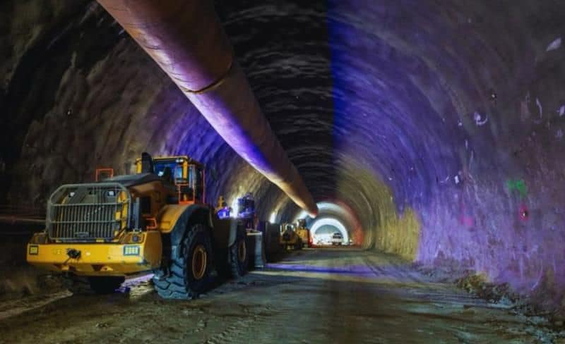 Primul tunel de autostradă din România înregistrează progrese