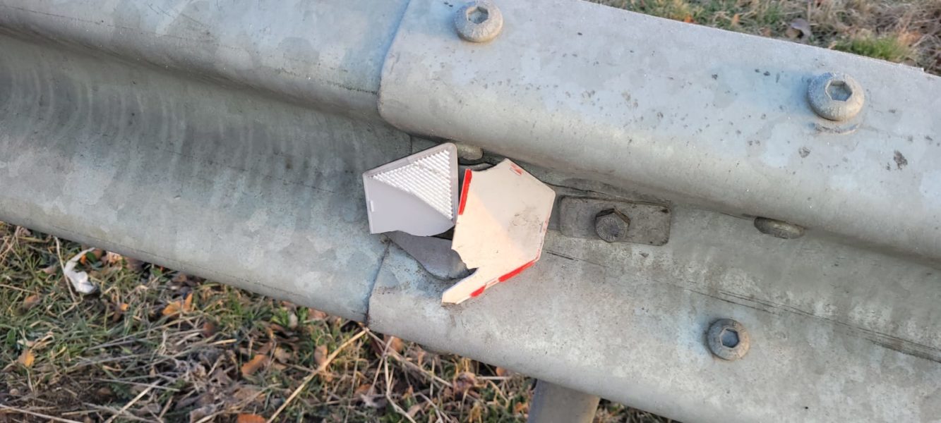 Vandalizare de proporții a elementelor de siguranță rutieră, în județul Covasna