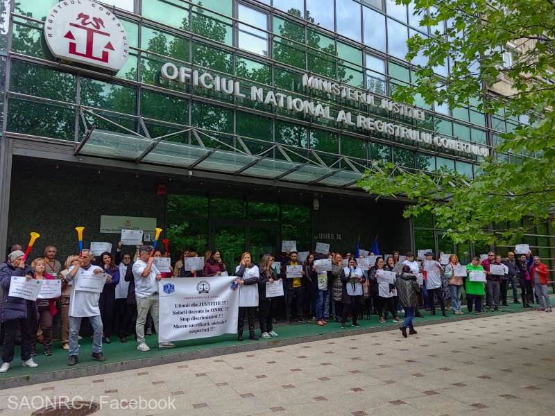 Proteste spontane ale angajaţilor de la Registrul Comerţului din Bucureşti şi din mai multe oraşe din ţară