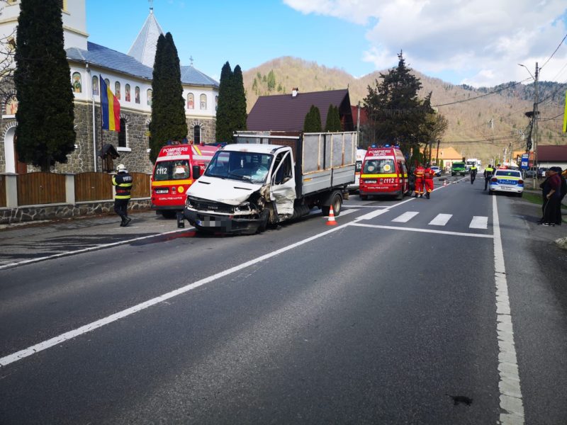 Accident rutier între două autovehicule, pe strada Principală din localitatea Răstolița Accident rutier între două autovehicule, pe strada Principală din localitatea Răstolița