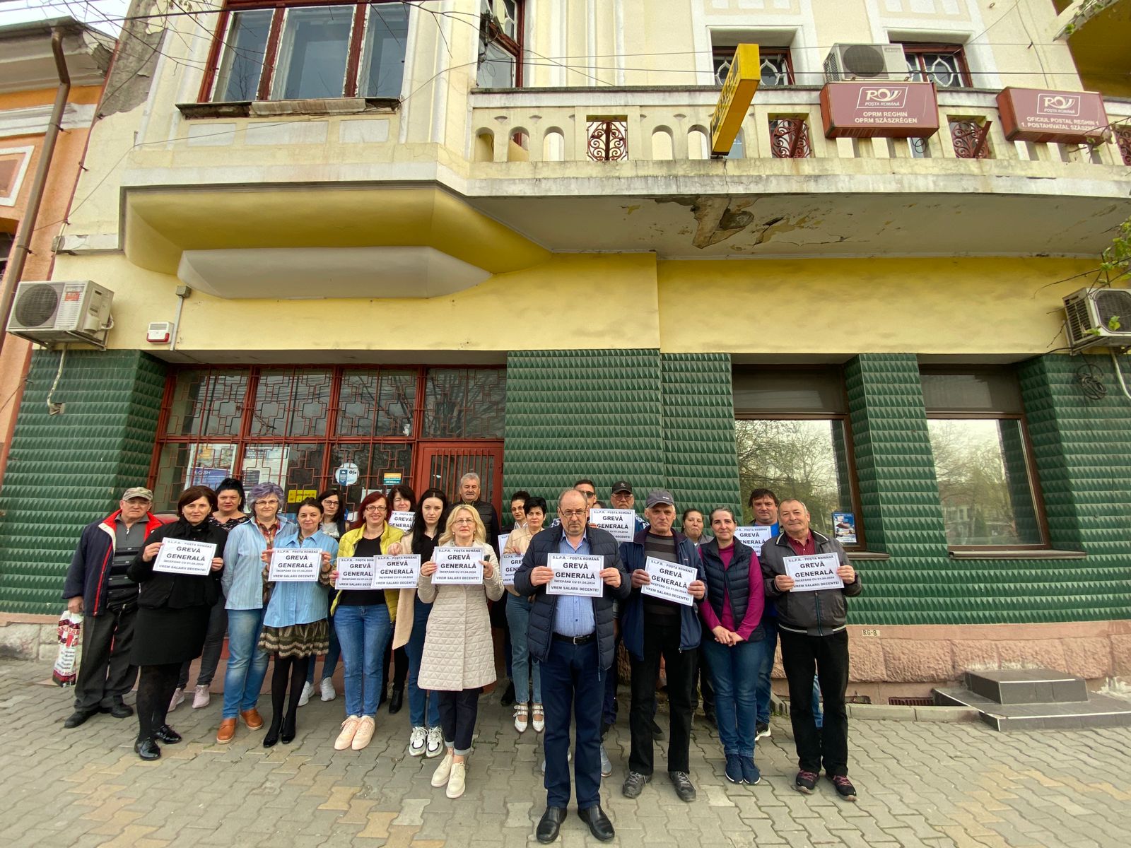 Angajaţi ai Poştei Române intră, de azi, în grevă
