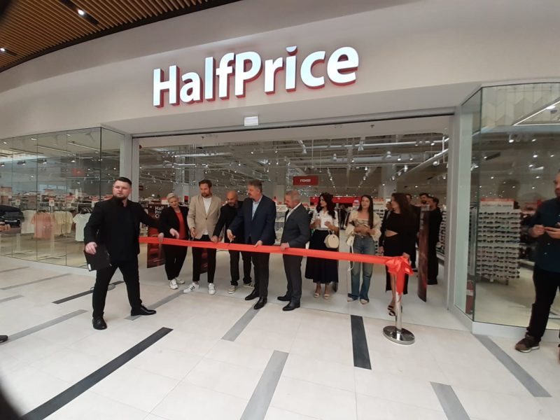 Mall-ul Plaza M din Târgu Mureș și-a schimbat înfățișarea Mall-ul Plaza M din Târgu Mureș și-a schimbat înfățișarea
