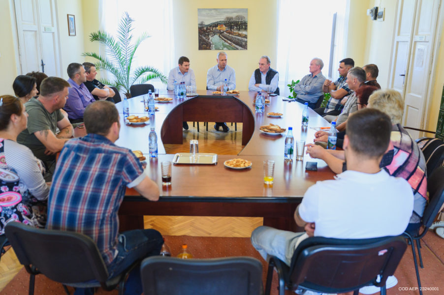 ALEGERI LOCALE 2024: Dezvoltarea comunei Mica din județul Mureș trebuie să contiue, a declarat Péter Ferenc într-o reuniune cu locuitorii de aici