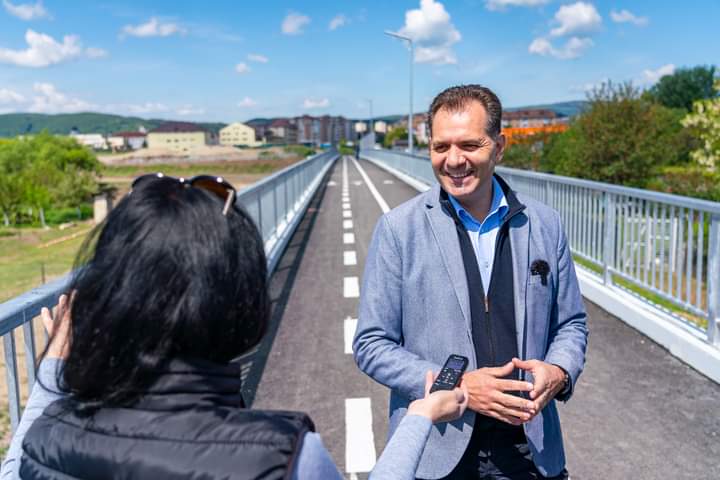 ALEGERI LOCALE 2024 | Primarul Antal Arpad din Sfântu Gheorghe a inaugurat, ieri, un pod pietonal peste Olt