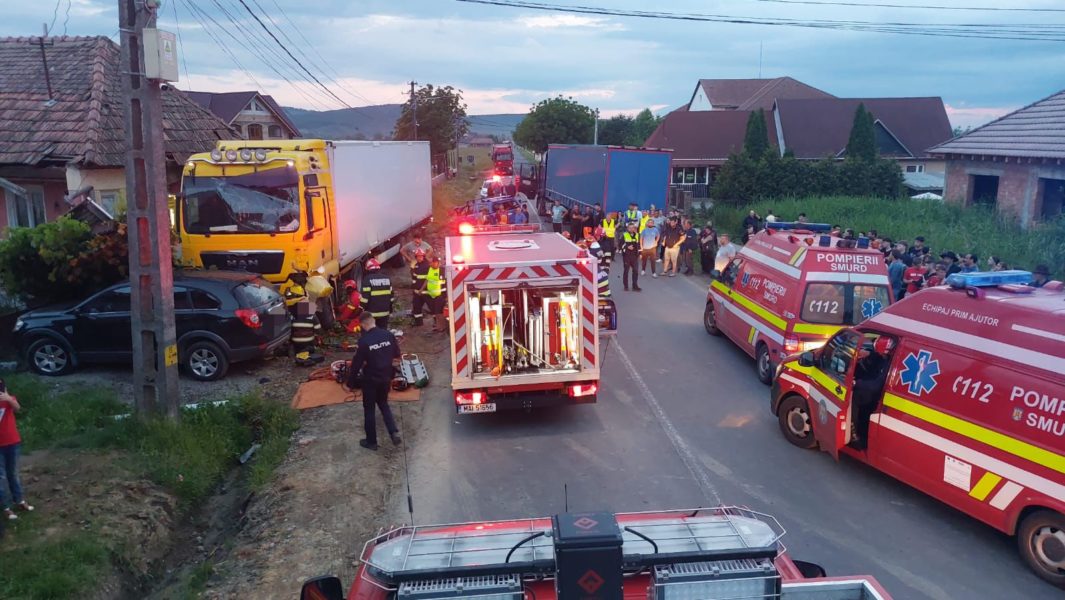 Grav accident de circulație la Ciba, jud. Mures. A fost solicitat elicopterul SMURD Grav accident de circulație la Ciba, jud. Mures. A fost solicitat elicopterul SMURD