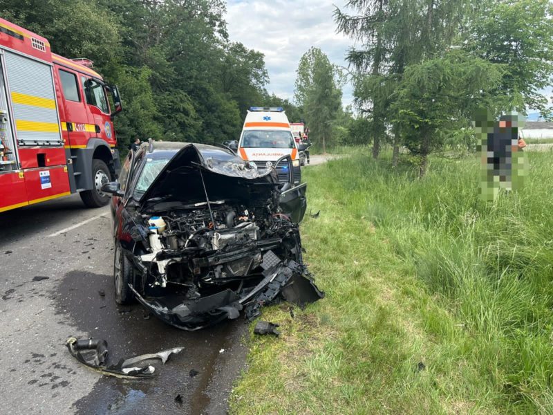 Grav accident între un microbuz și un autoturism, în județul Mureș Grav accident între un microbuz și un autoturism, în județul Mureș