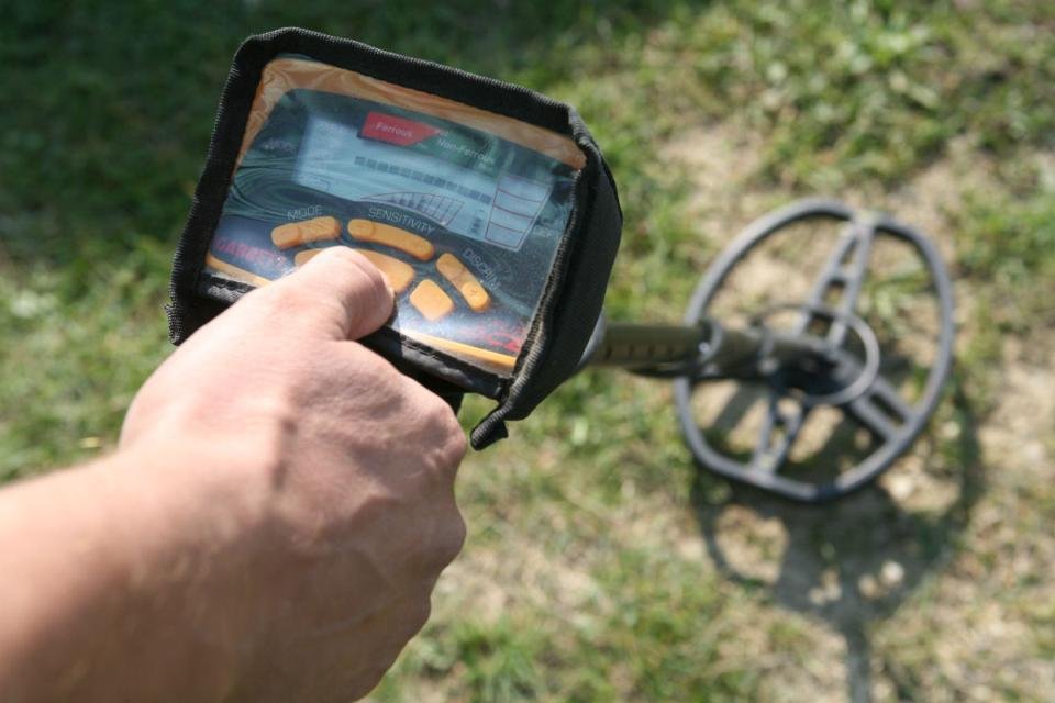 Spadă de bronz de 3000 de ani, descoperită în județul Mureș Spadă de bronz de 3000 de ani, descoperită în județul Mureș