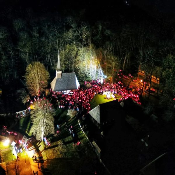 Slujba de Înviere oficiată în Muzeul în Aer Liber din Dumbrava Sibiului