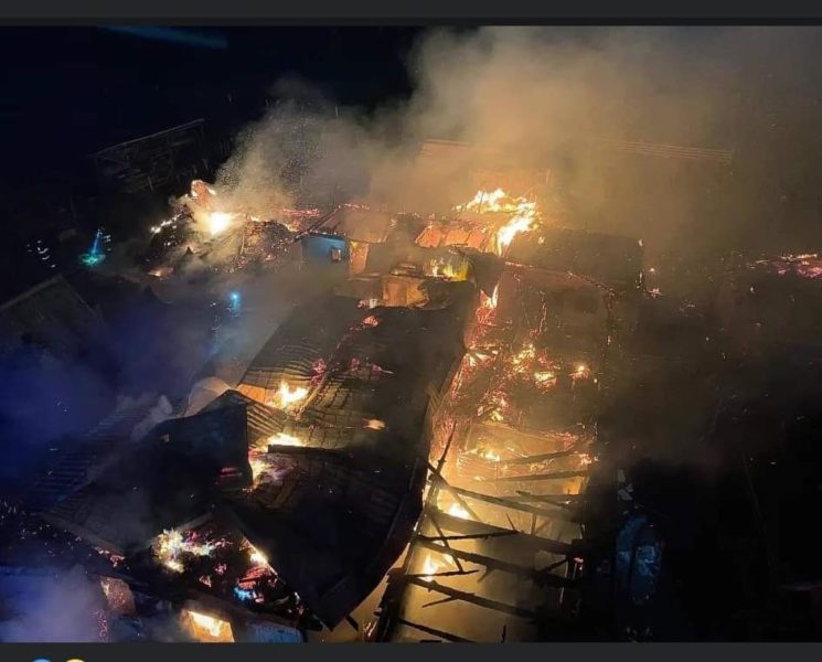 Covasna: Două case şi două anexe gospodăreşti din Barcani distruse într-un incendiu Covasna: Două case şi două anexe gospodăreşti din Barcani distruse într-un incendiu