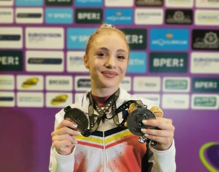 Gimnasta Sabrina Voinea, două medalii de argint la Europene