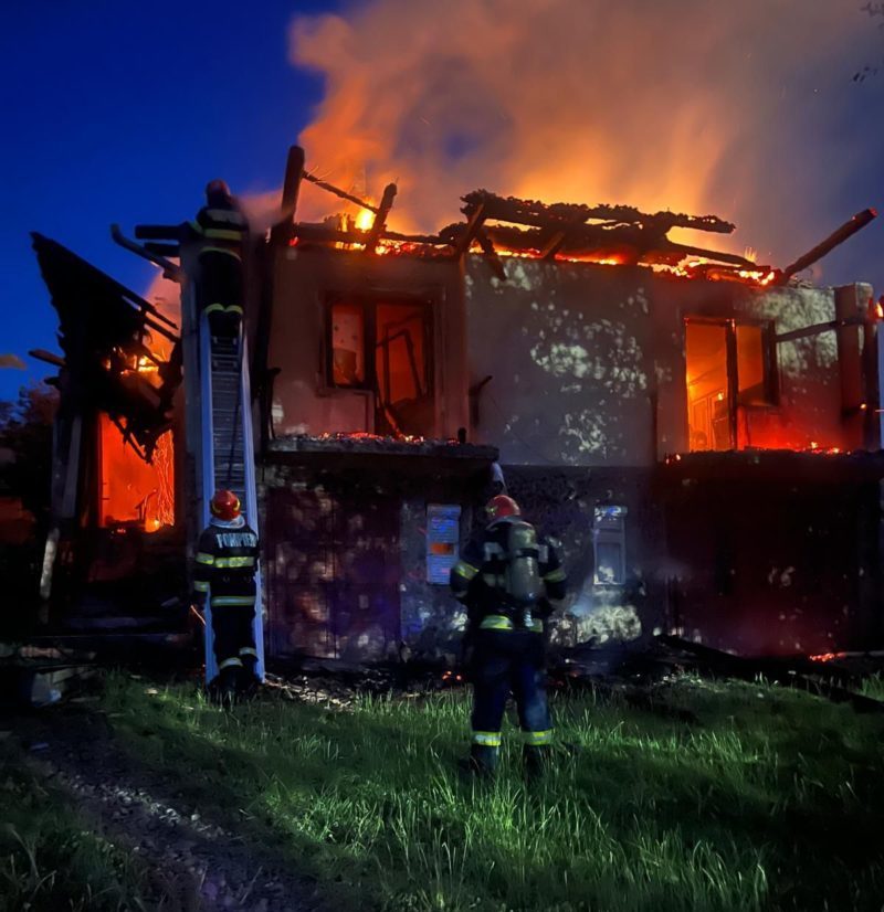 Incendiu la o casă de locuit din județul Mureș Incendiu la o casă de locuit din județul Mureș