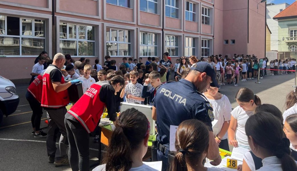 Polițiștii brașoveni vin cu mai multe sfaturi pentru copii, în vacanța de vară Polițiștii brașoveni vin cu mai multe sfaturi pentru copii, în vacanța de vară