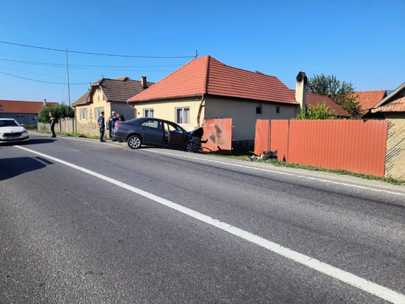 Accident rutier cu doi răniți în localitatea Racu, pe DN 12 Accident rutier cu doi răniți în localitatea Racu, pe DN 12