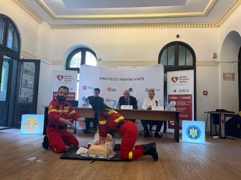 Peste 10 mii de arhitecţi şi studenţi la arhitectură învăţa cum pot acorda primul ajutor