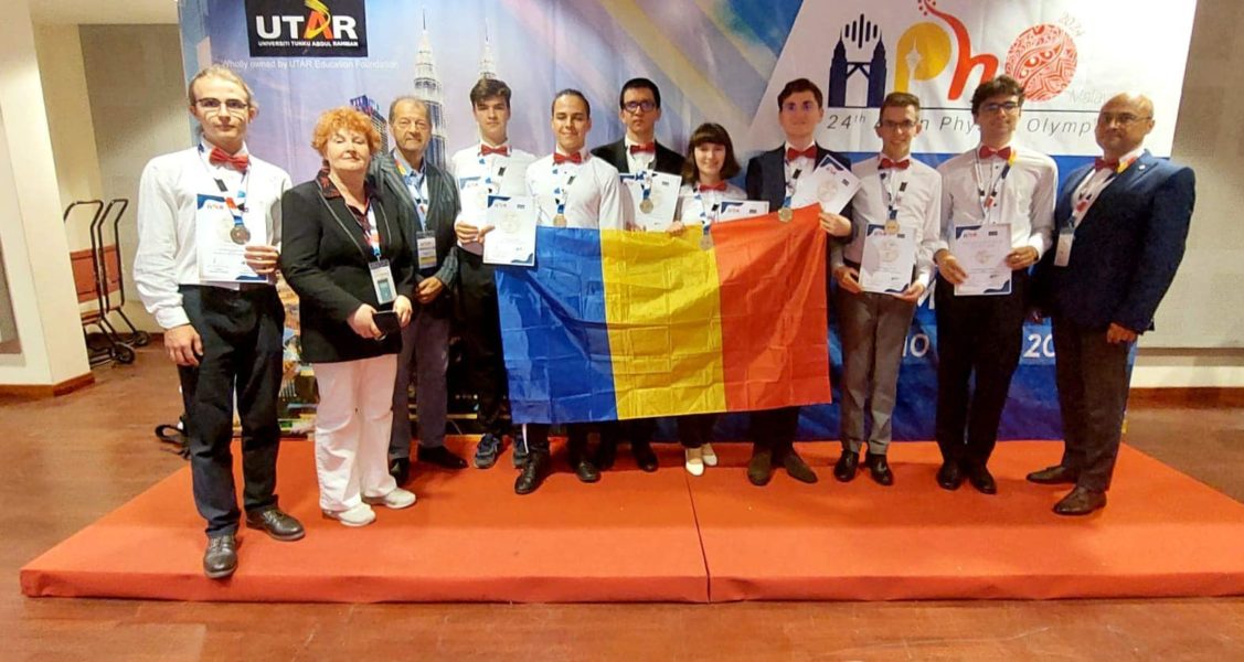 Patru medalii de aur şi una de argint pentru elevii României la Olimpiada Asiatică de Fizică din Malaezia Patru medalii de aur şi una de argint pentru elevii României la Olimpiada Asiatică de Fizică din Malaezia