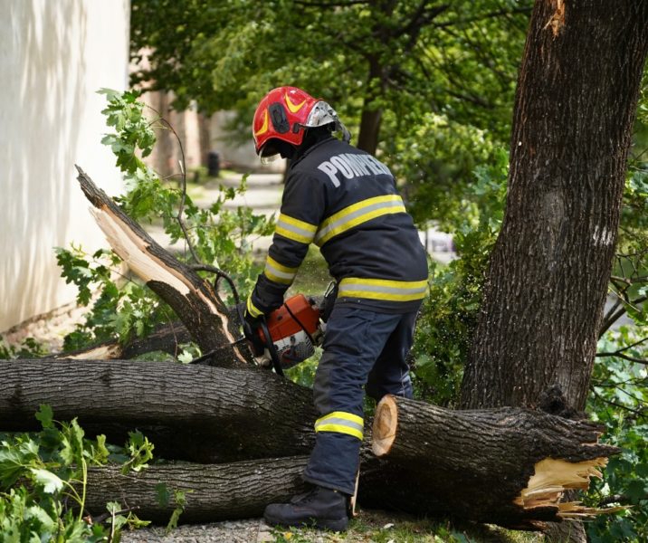 31 de localităţi din 12 judeţe au fost afectate de furtuni