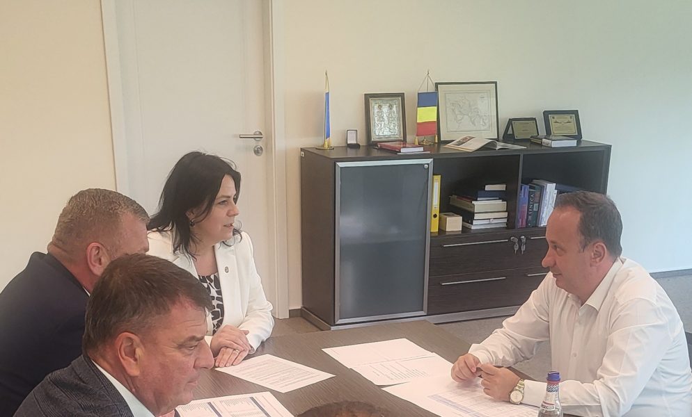 ALEGERI LOCALE 2024 | Candidatul PSD, Dumitrița Gliga, dorește rețele de apă potabilă, în tot județul Mureș ALEGERI LOCALE 2024 | Candidatul PSD, Dumitrița Gliga, dorește rețele de apă potabilă, în tot județul Mureș