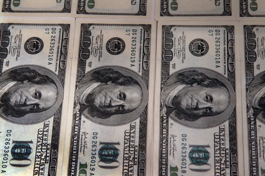 Un cuplu din New York a descoperit într-un lac un seif cu 100.000 de dolari