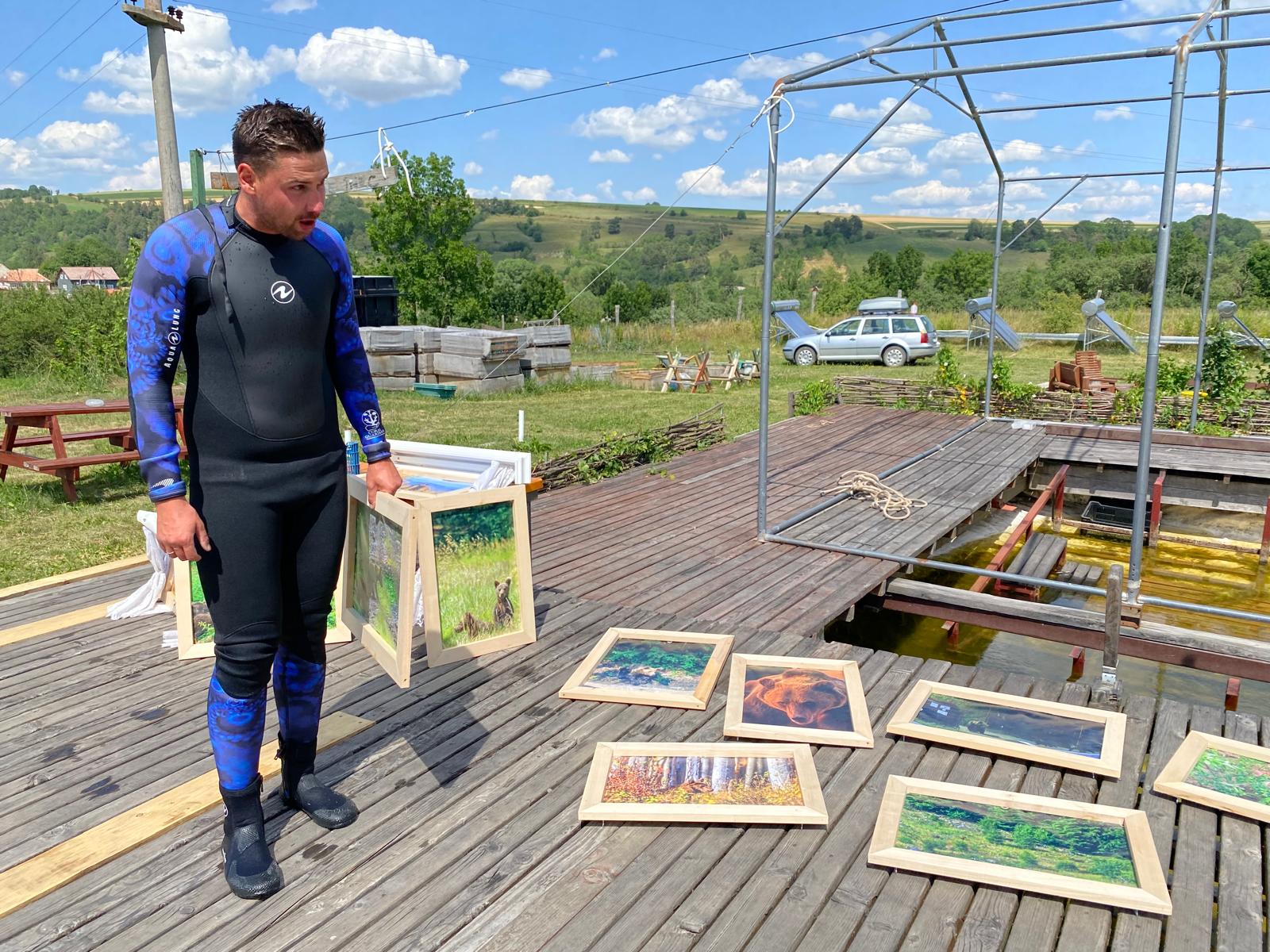 Expoziție de fotografie și berărie sub apă, la Dalnic, Covasna Expoziție de fotografie și berărie sub apă, la Dalnic, Covasna