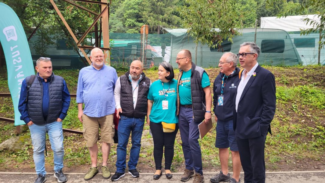 Centrul de greutate al Guvernului Maghiar se mută pentru câteva zile la Băile Tuşnad Centrul de greutate al Guvernului Maghiar se mută pentru câteva zile la Băile Tuşnad