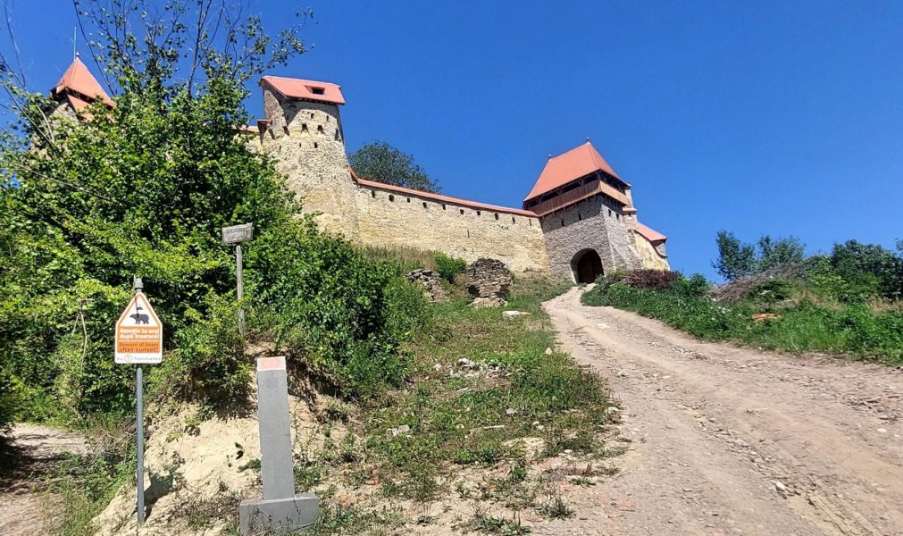 Drumeţie în Cetatea Ţărănească din Saschiz