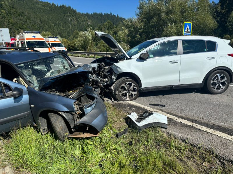 Accident la Stânceni, cu doi copii printre persoanele rănite