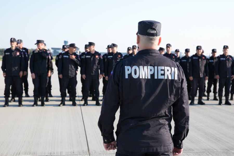 România trimite un al doilea grup de pompieri pentru a sprijini eforturile de combatere a incendiilor de vegetație din Grecia