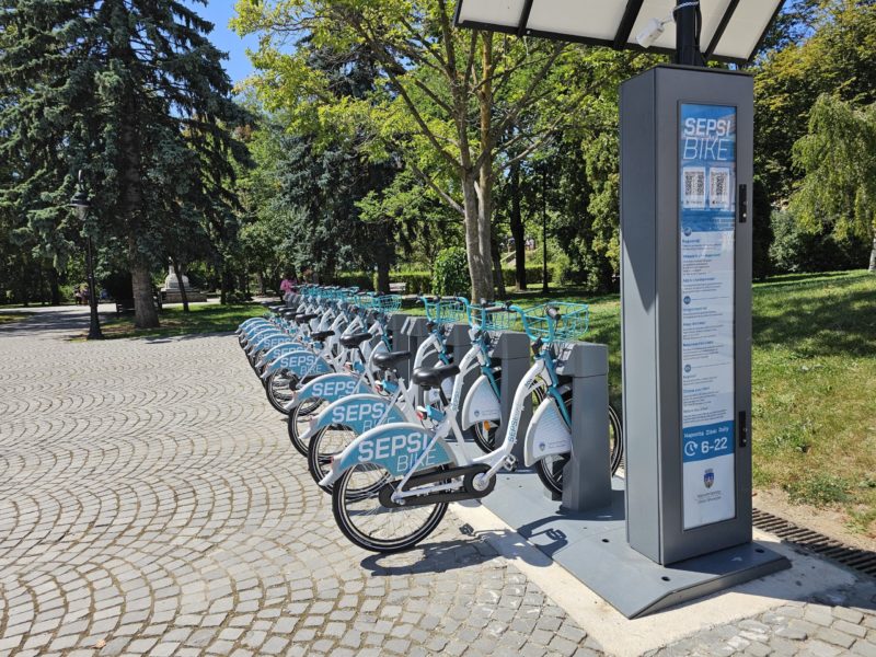 Autorităţile locale din Sfântu Gheorghe încurajează cetăţenii să folosească sistemul Sepsi Bike
