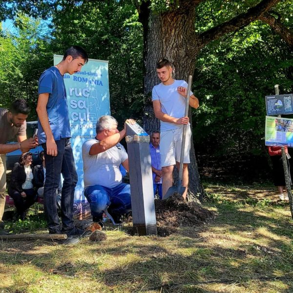 Un tânăr de 18 ani din Orşova lucrează pentru păstrarea tradiţiilor