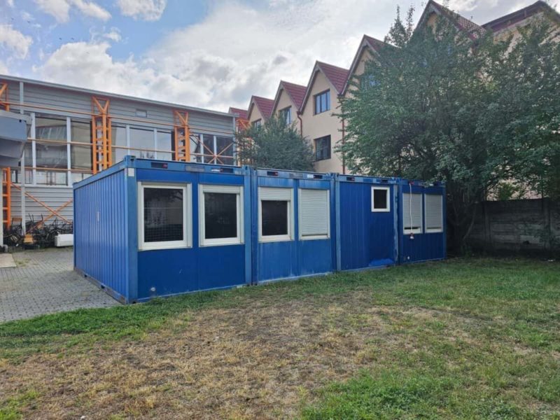 Unii elevi din municipiul Sibiu vor face ore în săli de clasă amenajate în containere