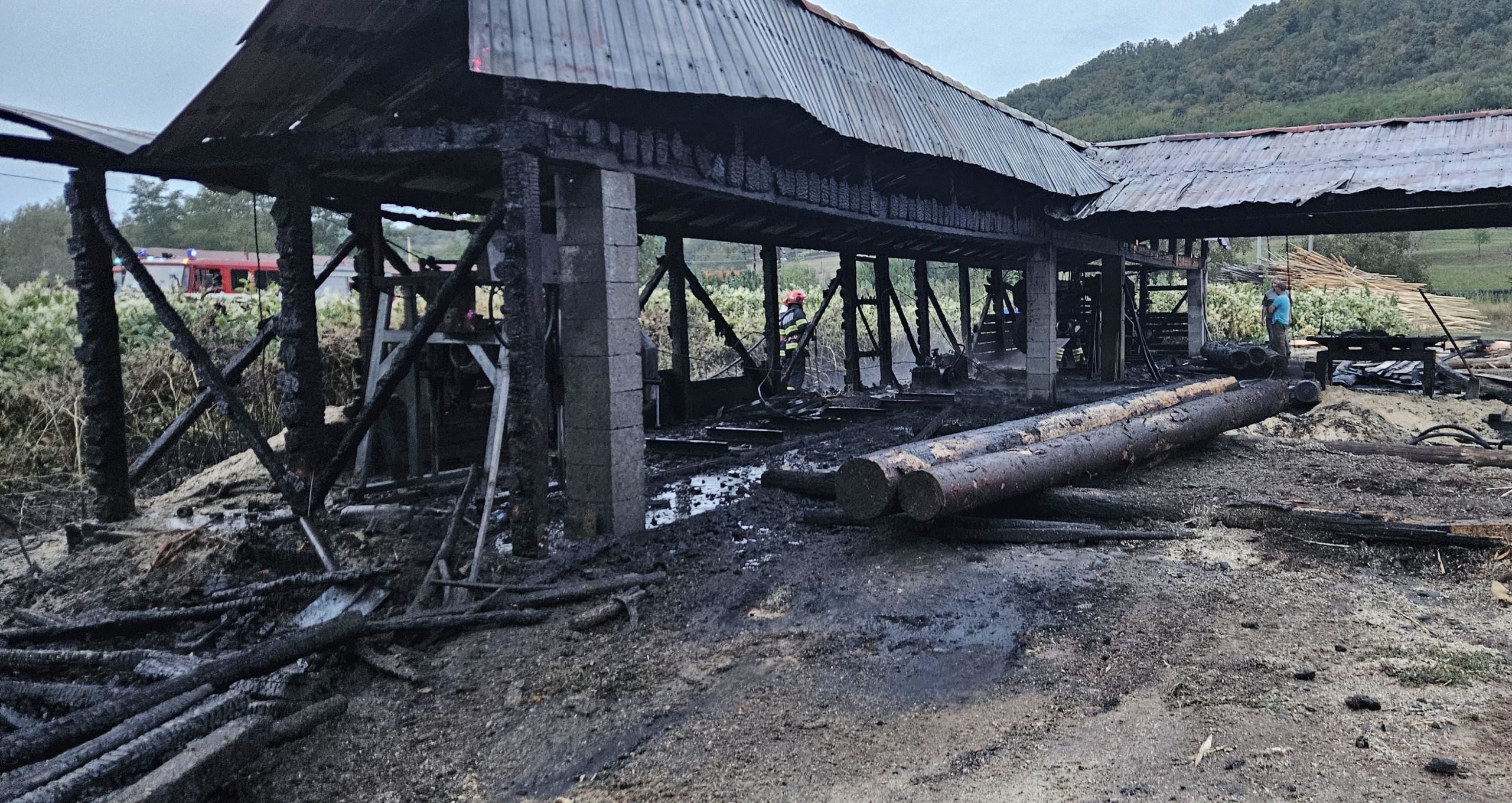 Incendiu la o hală gater, la Gurghiu Incendiu la o hală gater, la Gurghiu