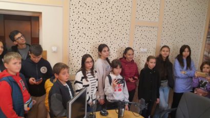 Copilării, cu Veronica Ilie – Copiii de la Vătava, în vizită la radio
