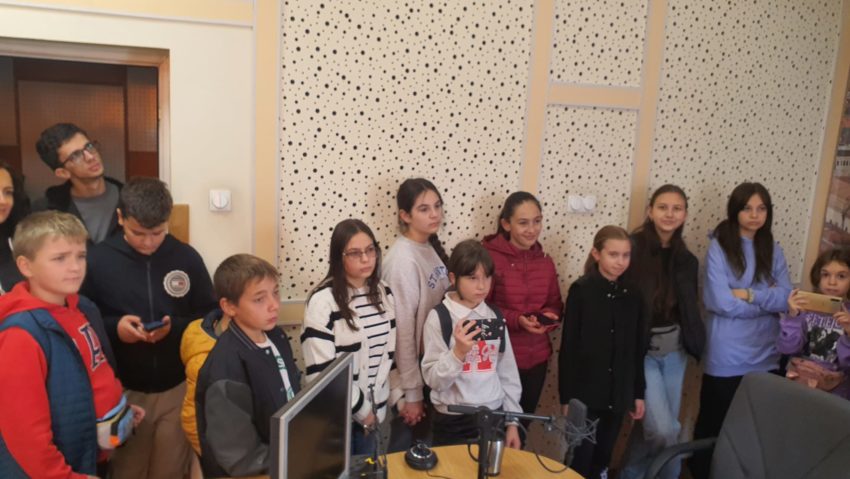 Copilării, cu Veronica Ilie – Copiii de la Vătava, în vizită la radio