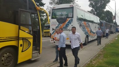 Tamponare între două autocare cu turişti, la Sinaia