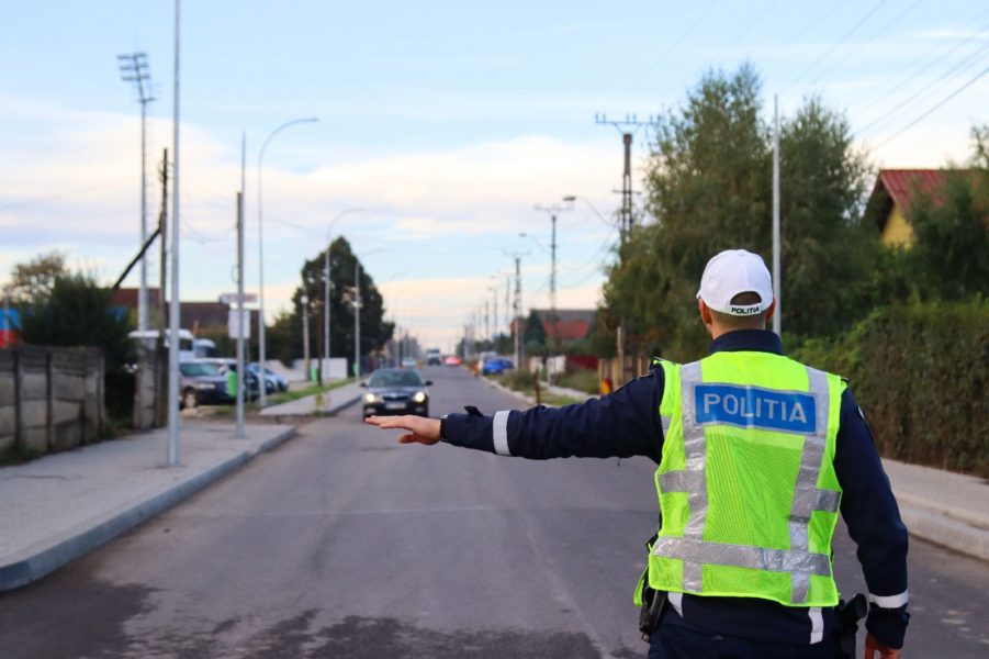 Harghitean depistat la volan cu un permis de conducere fals