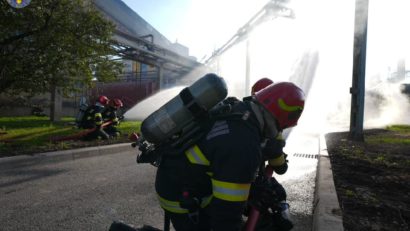 Simularea unui accident chimic la Azomureş, într-un exerciţiu privind coordonarea integrată a acţiunilor operative