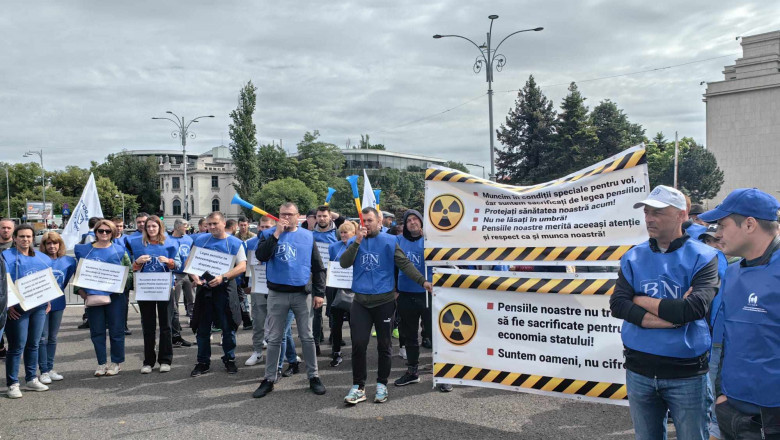 Sindicatele din Energie protestează în faţa Ministerului Muncii Sindicatele din Energie protestează în faţa Ministerului Muncii
