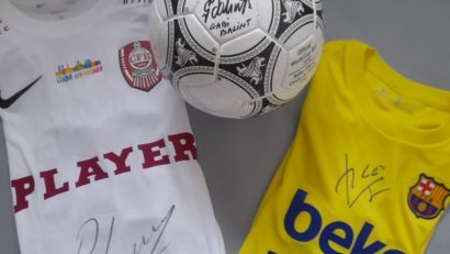 Minge şi tricouri semnate de Gabi Balint, Dan Petrescu şi Luis Figo, licitate la Sfântu Gheorghe