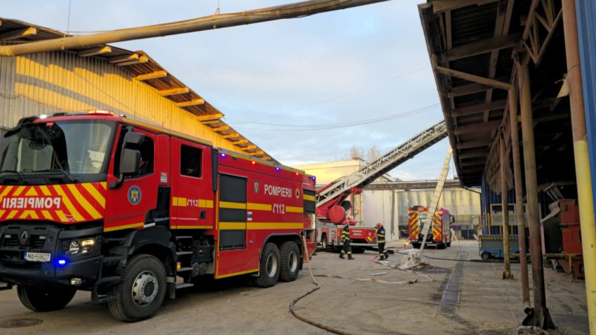 Incendiu la un siloz de rumeguș al unei firme de fabricare a mobilei din municipiul Miercurea Ciuc Incendiu la un siloz de rumeguș al unei firme de fabricare a mobilei din municipiul Miercurea Ciuc