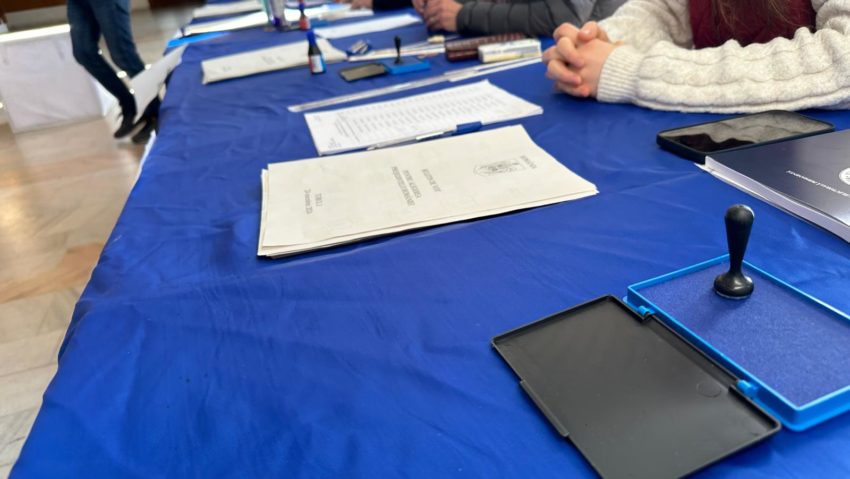 Procesul de vot la alegerile Parlamentare 2024 a început la ora 7:00. Au votat deja 400.000 de români în țară și străinătate Procesul de vot la alegerile Parlamentare 2024 a început la ora 7:00. Au votat deja 400.000 de români în țară și străinătate